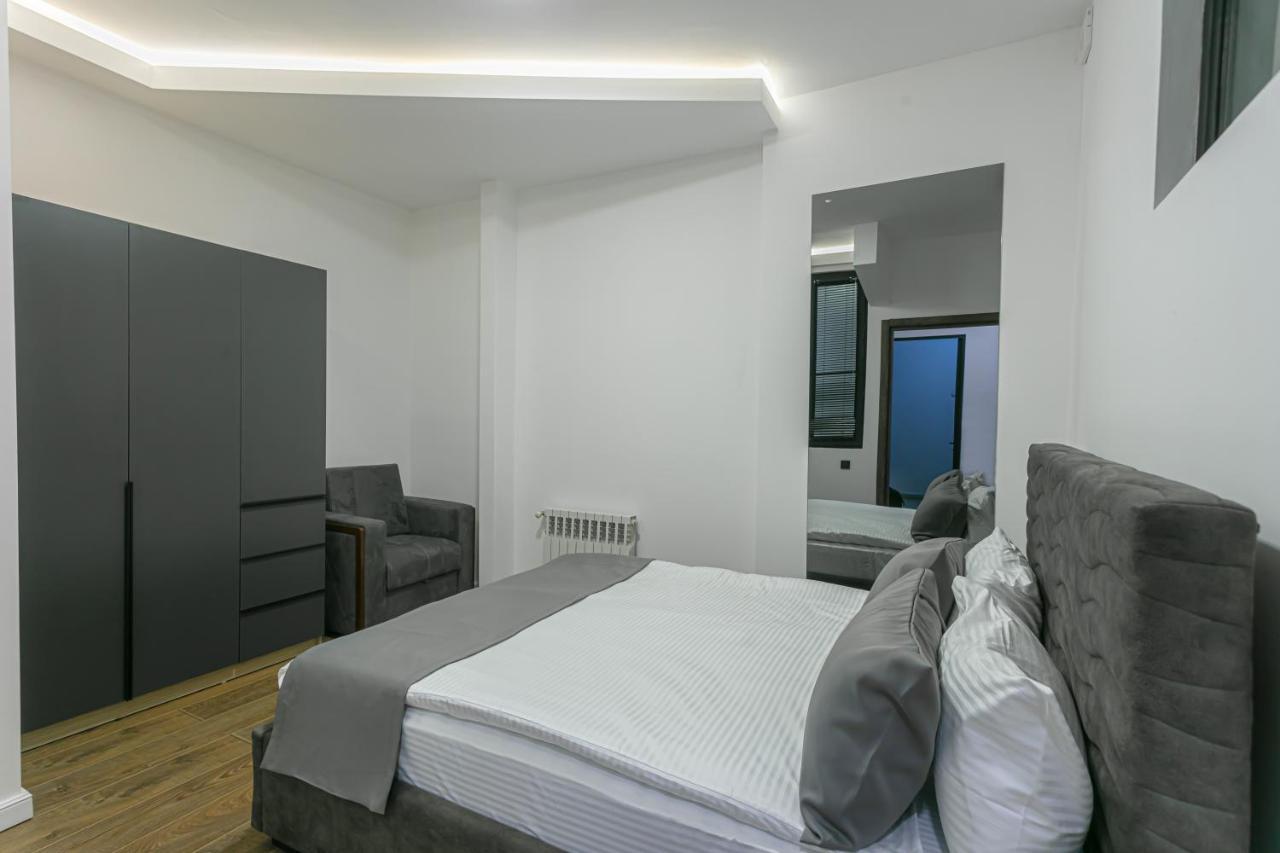 Luxe Apartment In Center Jerevan Exteriör bild